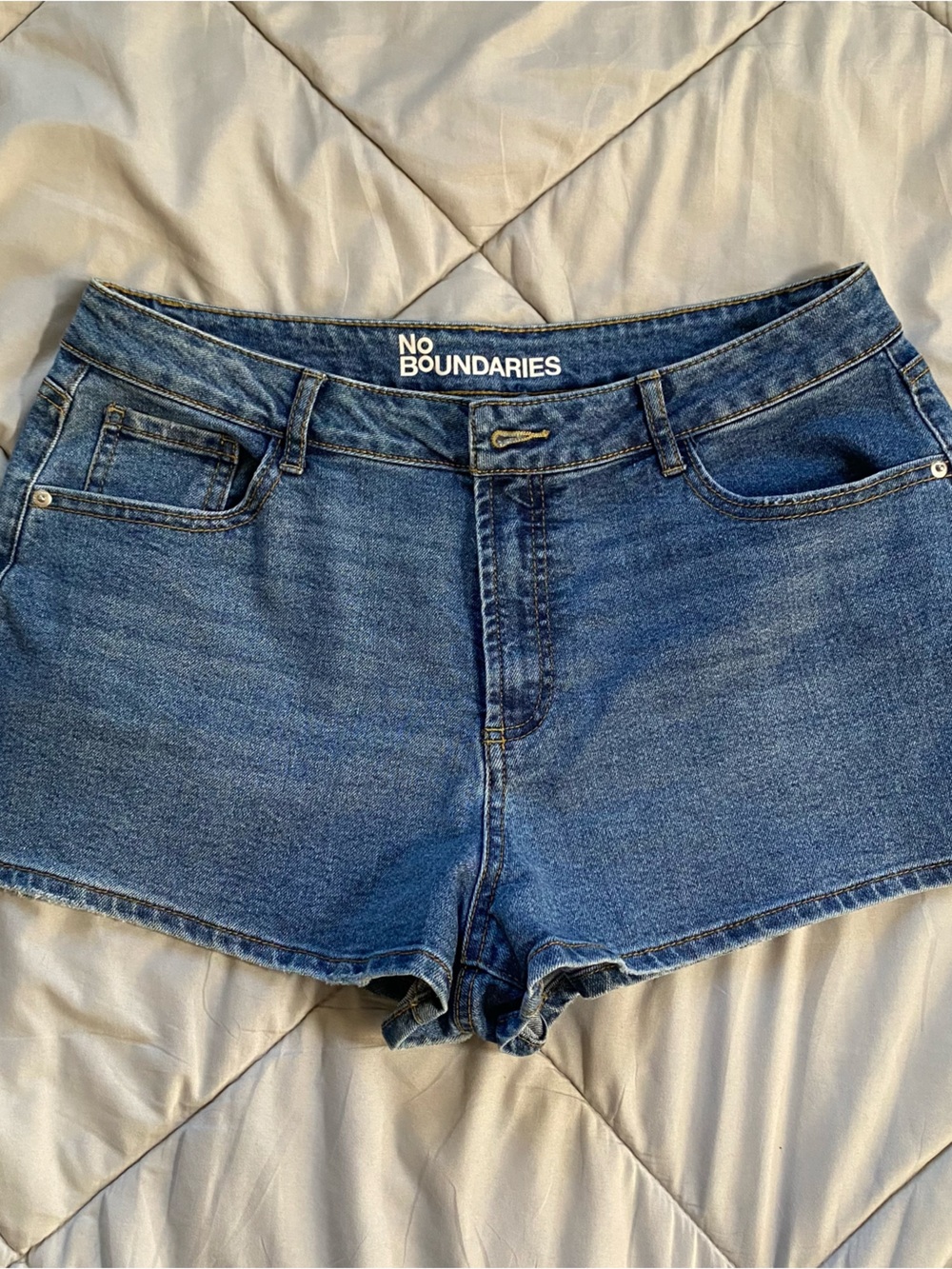 No Boundaries Women's Blue Denim Shorts - Classic Five-Pocket Style